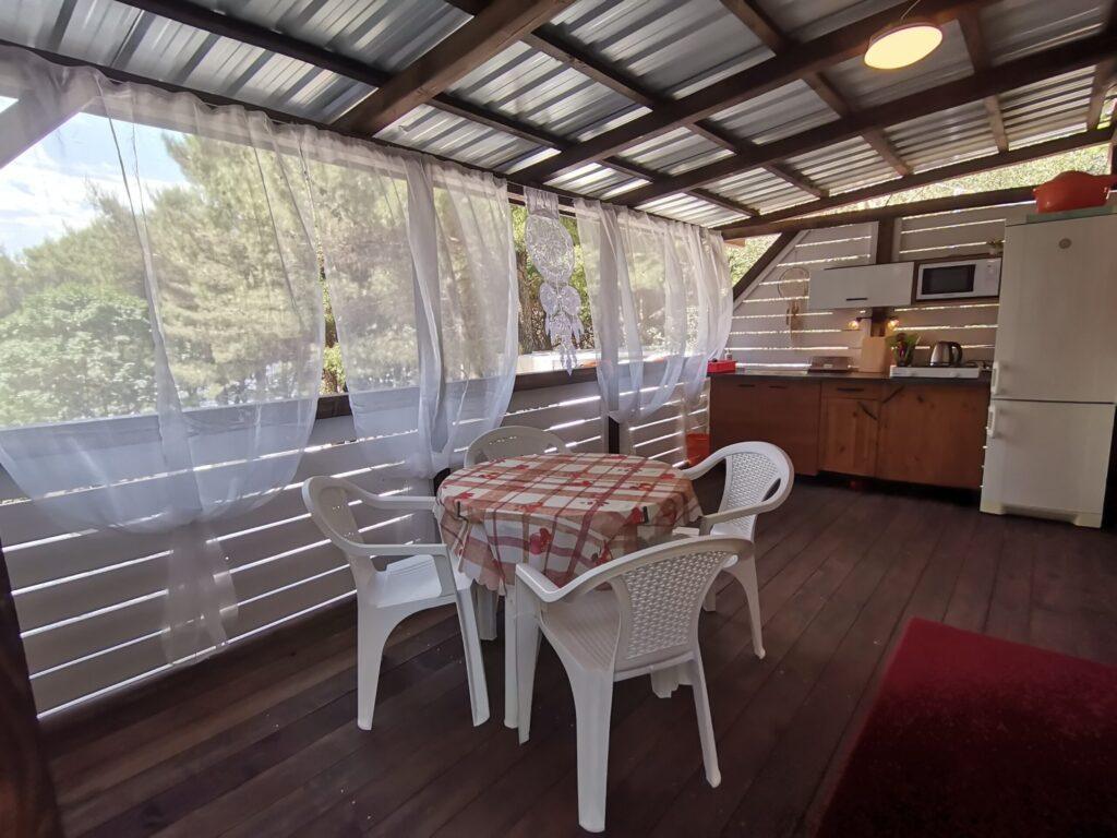 Karavan 3 - terasa s kuchyní